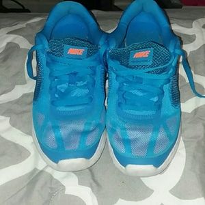 Nike tennis shoes